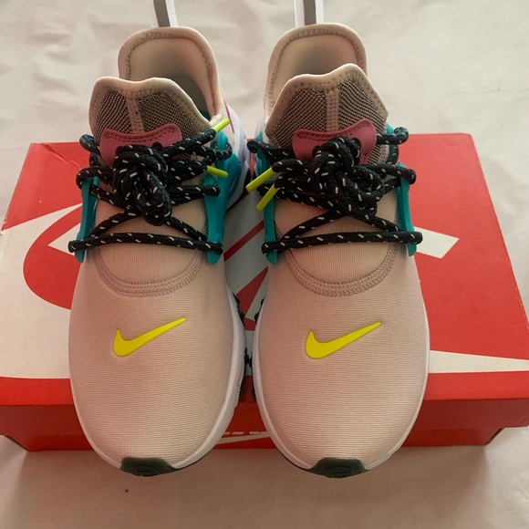 Nike Shoes - Nike React Presto, wmns 5.5